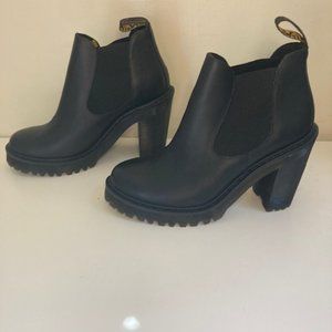 DR. MARTEN HEELED BOOTS